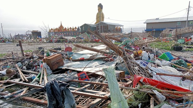 ရခိုင်မှာ လေဘေးရှောင်တွေ ခိုလှုံနေတဲ့ ဓမ္မာရုံပြိုကျ လူ(၁၃)ယောက် သေဆုံး