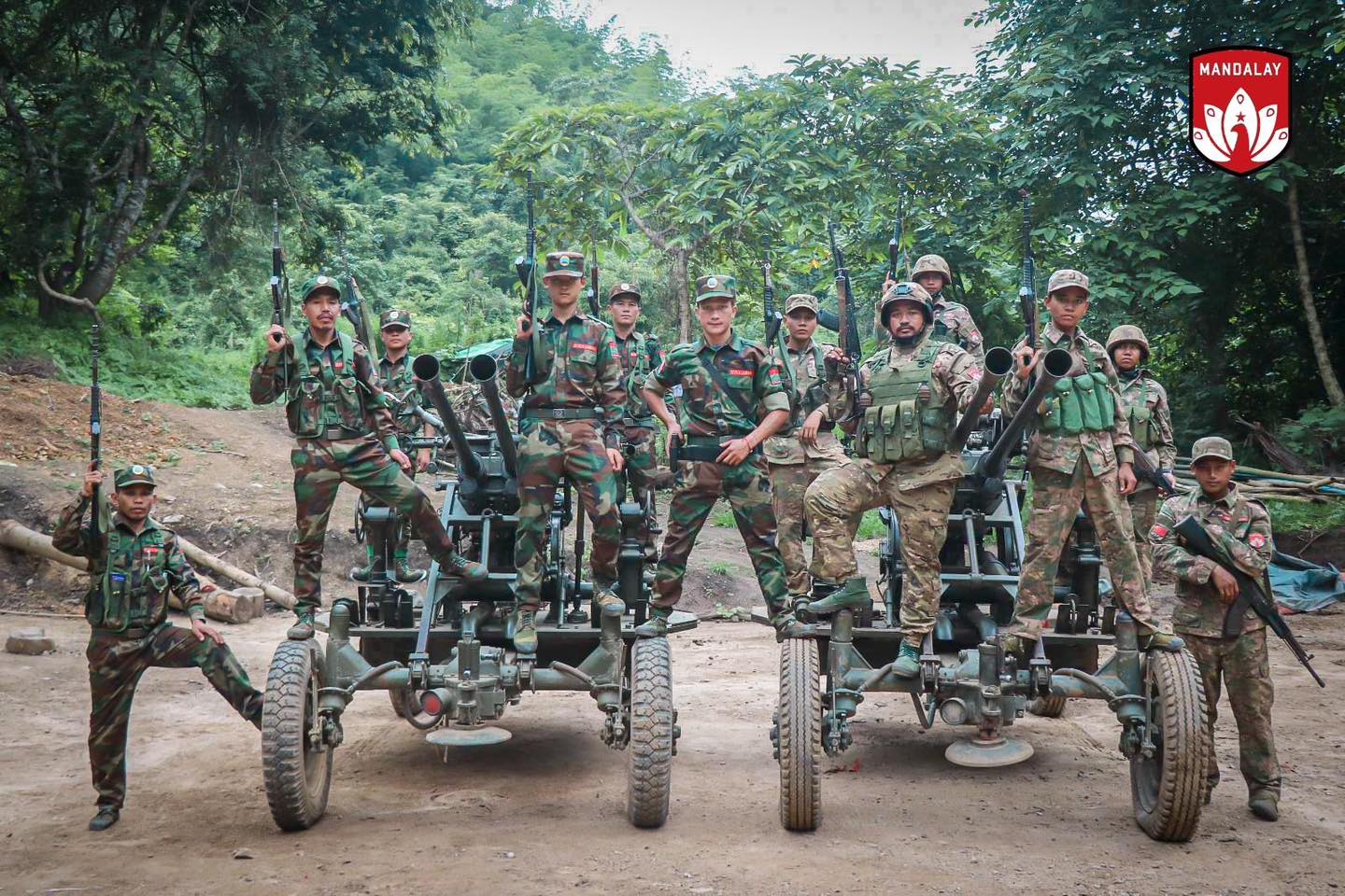 ပြည်သူ့ကာကွယ်ရေးတပ်မတော် (မန္တလေး) က တပ်ဖွဲ့ဝင်တွေကို စစ်မြေပြင်မှာ တွေ့ရတဲ့ မြင်ကွင်း